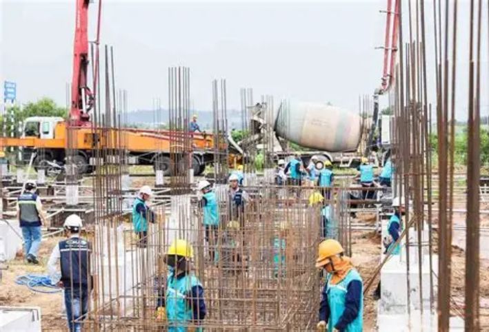 Lắp dựng lồng thép