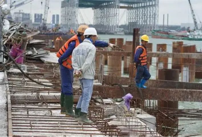 KHOAN CỌC NHỒI DƯỚI NƯỚC KHÓ KHĂN