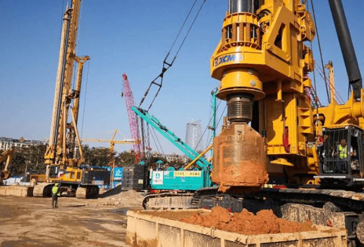 Ứng dụng thực tế của máy khoan cọc nhồi gầu xoay trong xây dựng hiện đại